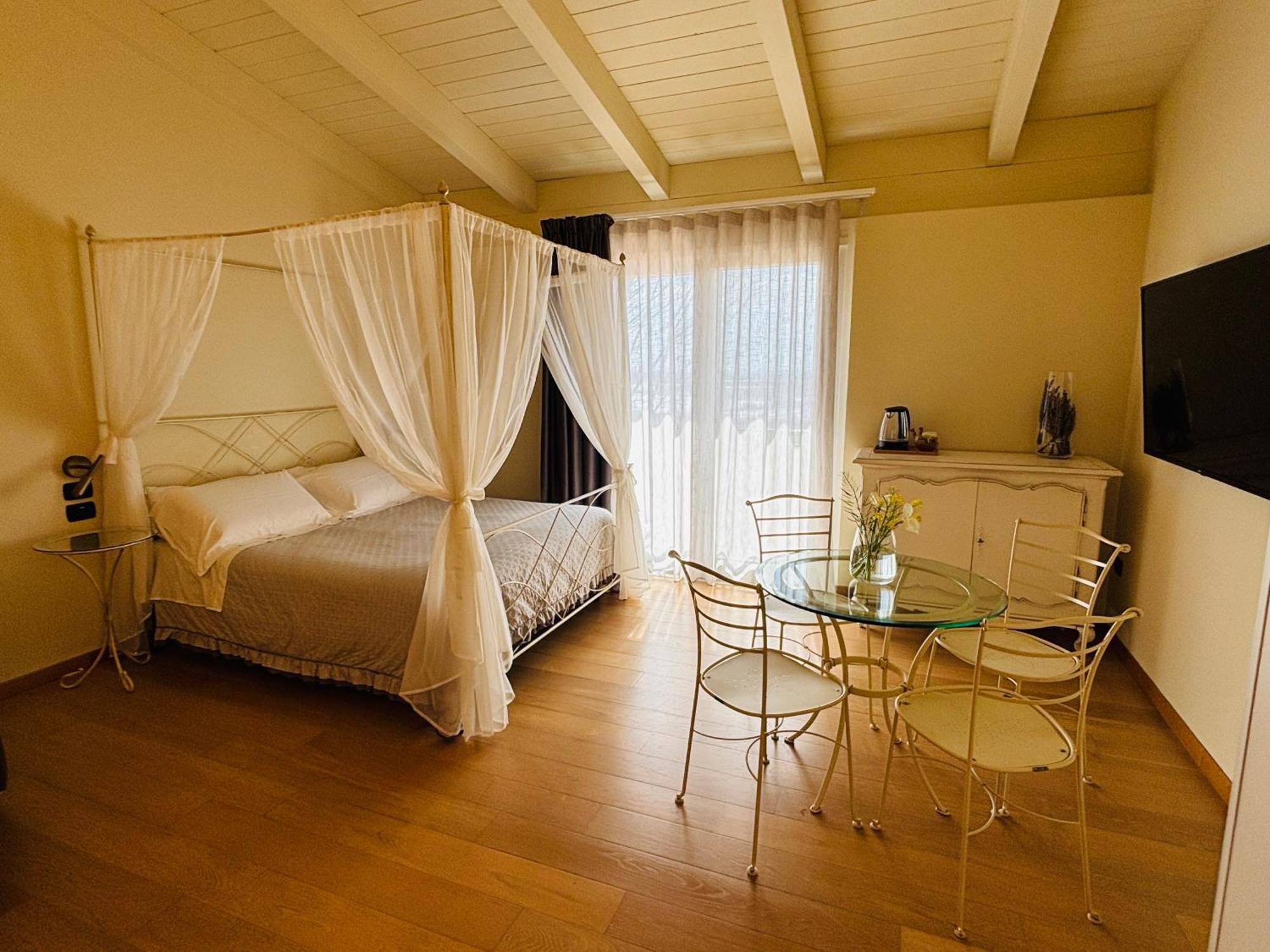 Bed and Breakfast Terra Di Vento Montecorvino Pugliano Exteriér fotografie